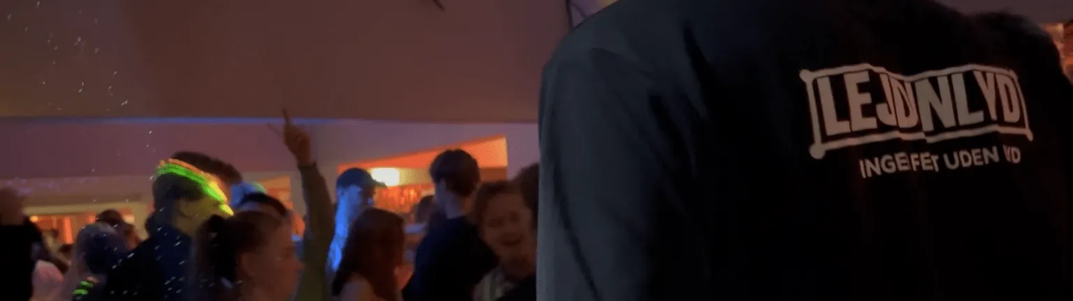 Book en DJ til din fest — det skal du overveje